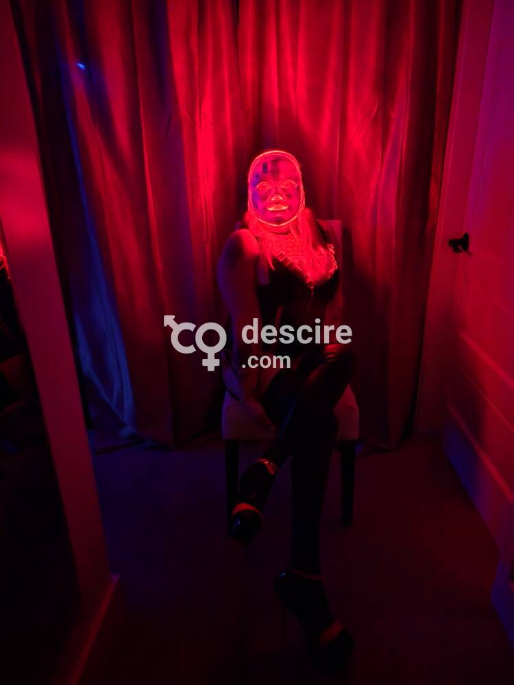 Transexual with tits ass and throbbing 7X4.5UC cock ready for u str8 men - Vancouver - Canada