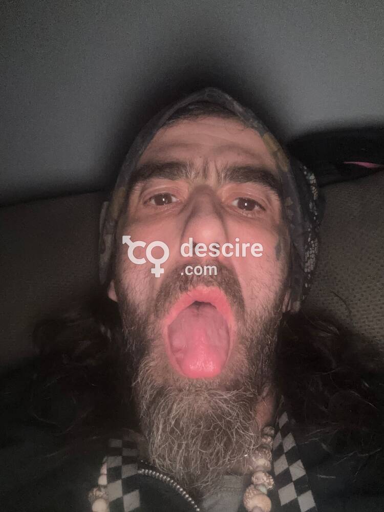 Marginal tattoo artist, devoted Shagger - Toronto - Canada